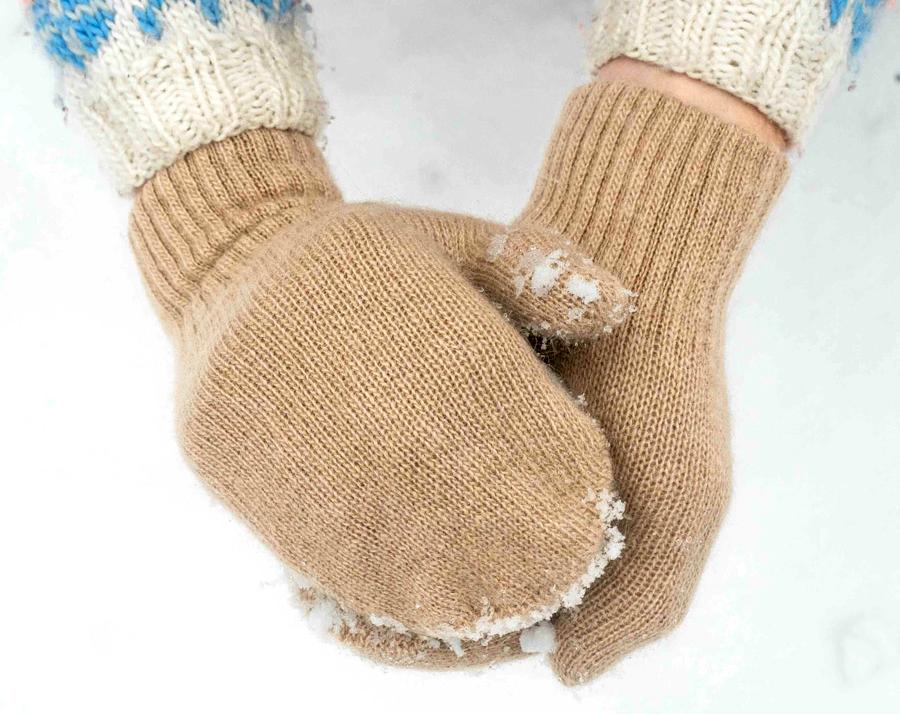 Fäustlinge und Handschuhe aus Wolle die warm hält