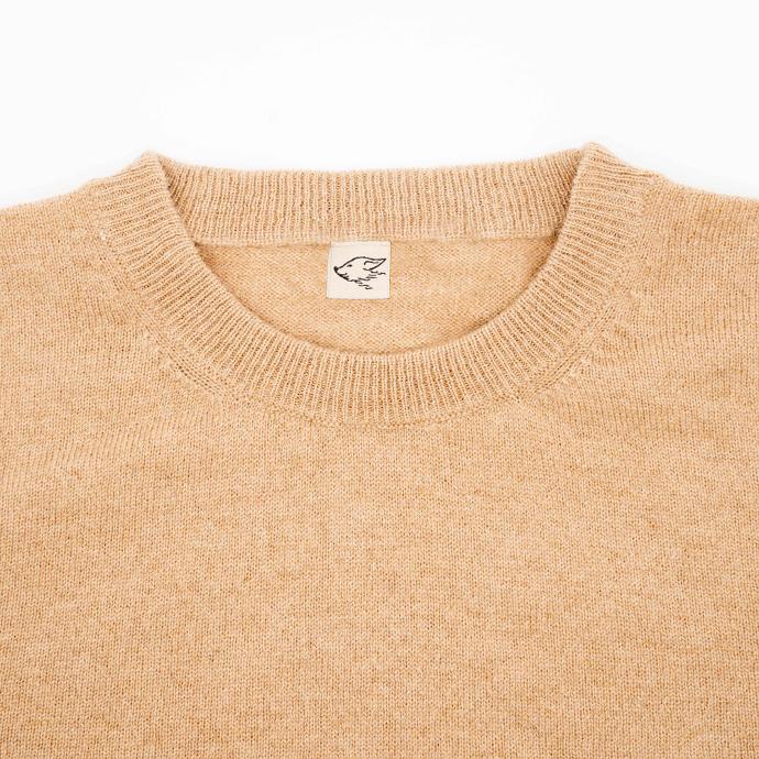 Pullover aus Kamelwolle mit steppenstrolch-Logo im Nacken