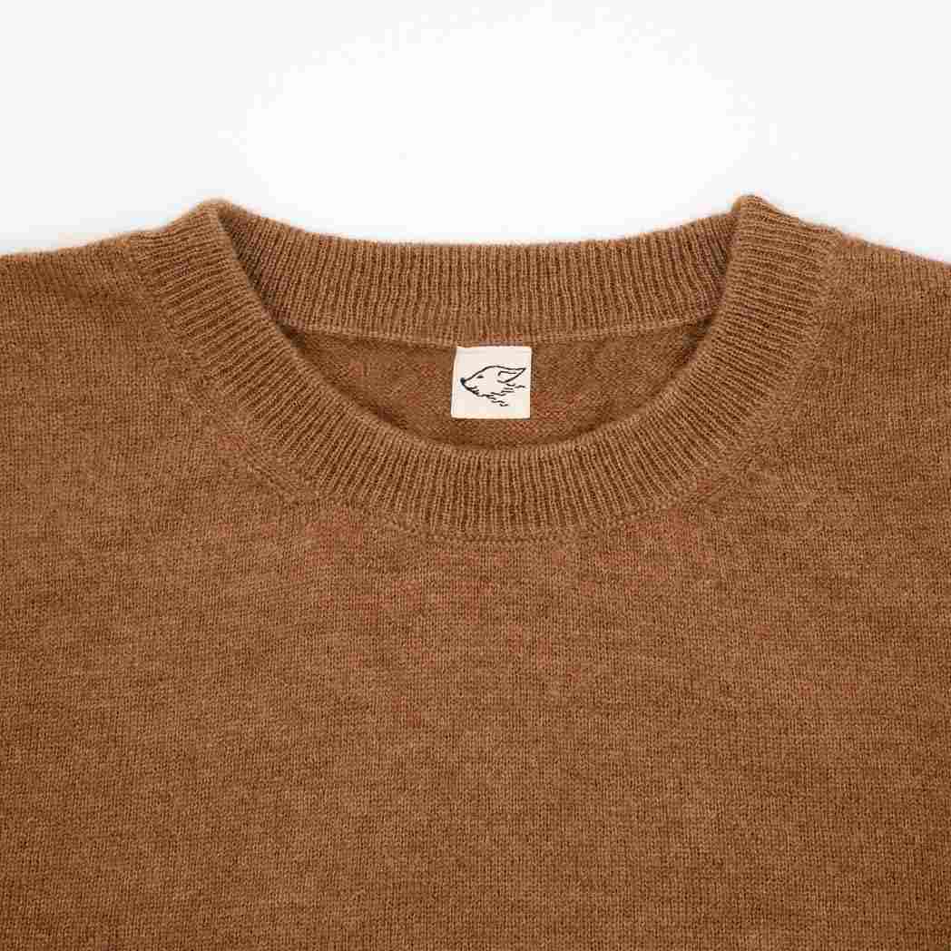 Pullover aus Kamelwolle mit steppenstrolch-Logo im Nacken
