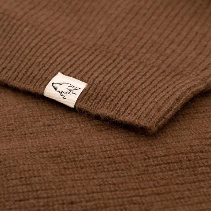 Nahaufnahme eines Pullover Bund mit steppenstrolch Logo