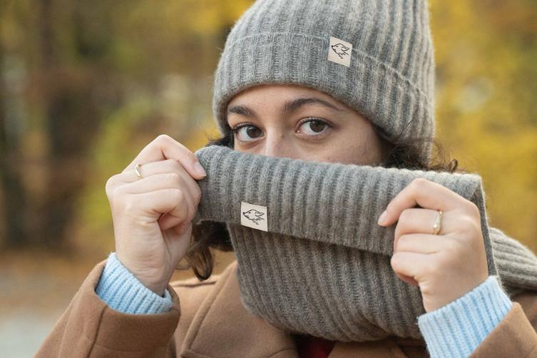 Woman with grey scarf and steppenstrolch logo