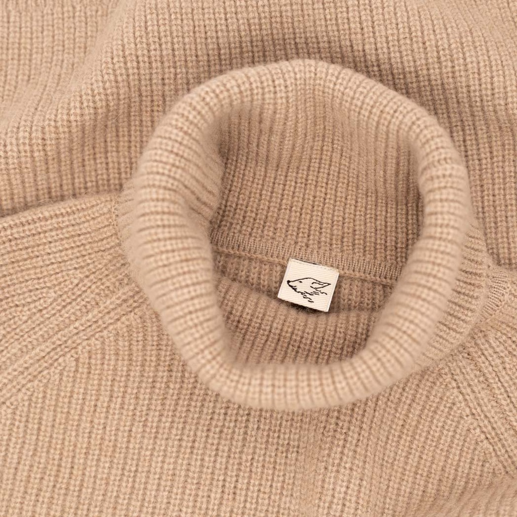 Rollkragenpullover aus Kamelwolle, beige