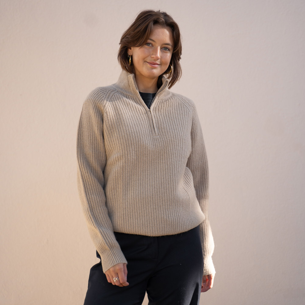 Rollkragenpullover aus Kamelwolle, beige