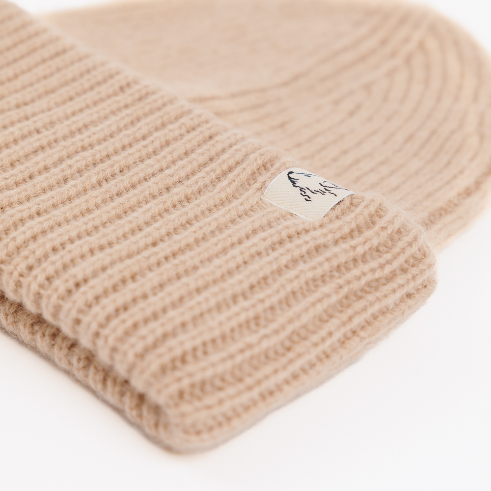 Beanie aus Kamelwolle, beige