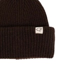 Beanie aus Yakwolle, dunkelbraun, Detail Logo